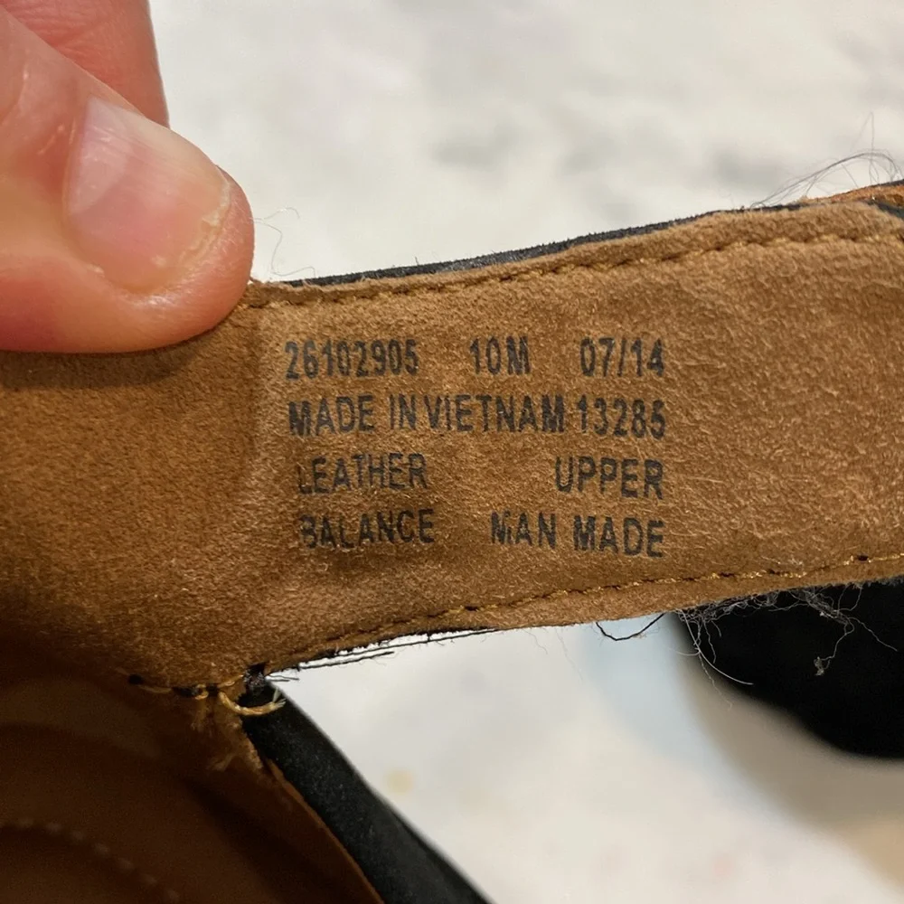 Clarks black closed toed shoes size 10 - Picture 6 of 10